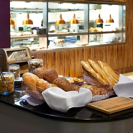 Novotel London West-3